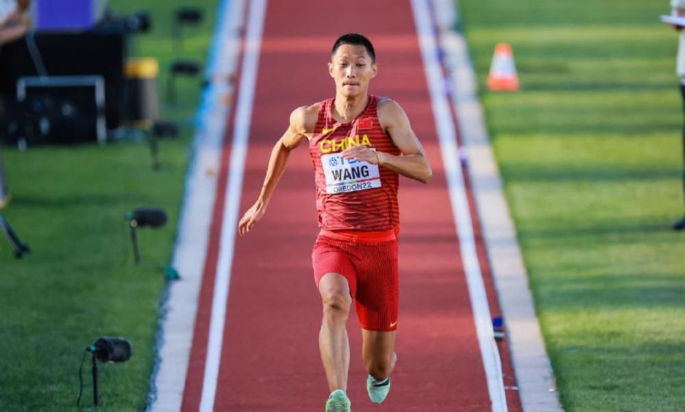 也是首部同时拿到圣丹斯电影节最大奖和奥斯卡最佳影片的作品